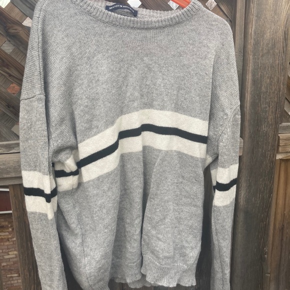 Brandy Melville sweater - Picture 3 of 4